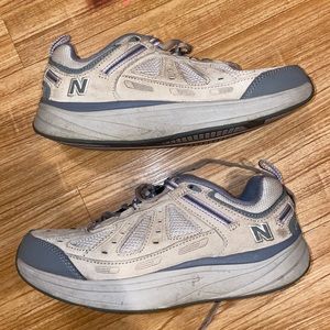 New balance Women’s Trail Hiking Sneakers Sz 8
